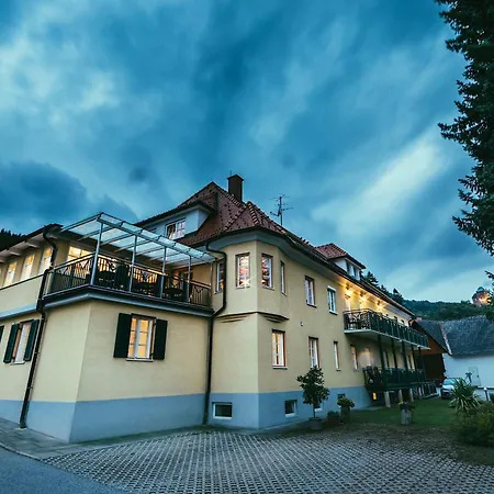 Am Fusse Der Burg