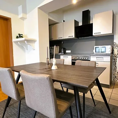 Am Fusse Der Burg Apartment